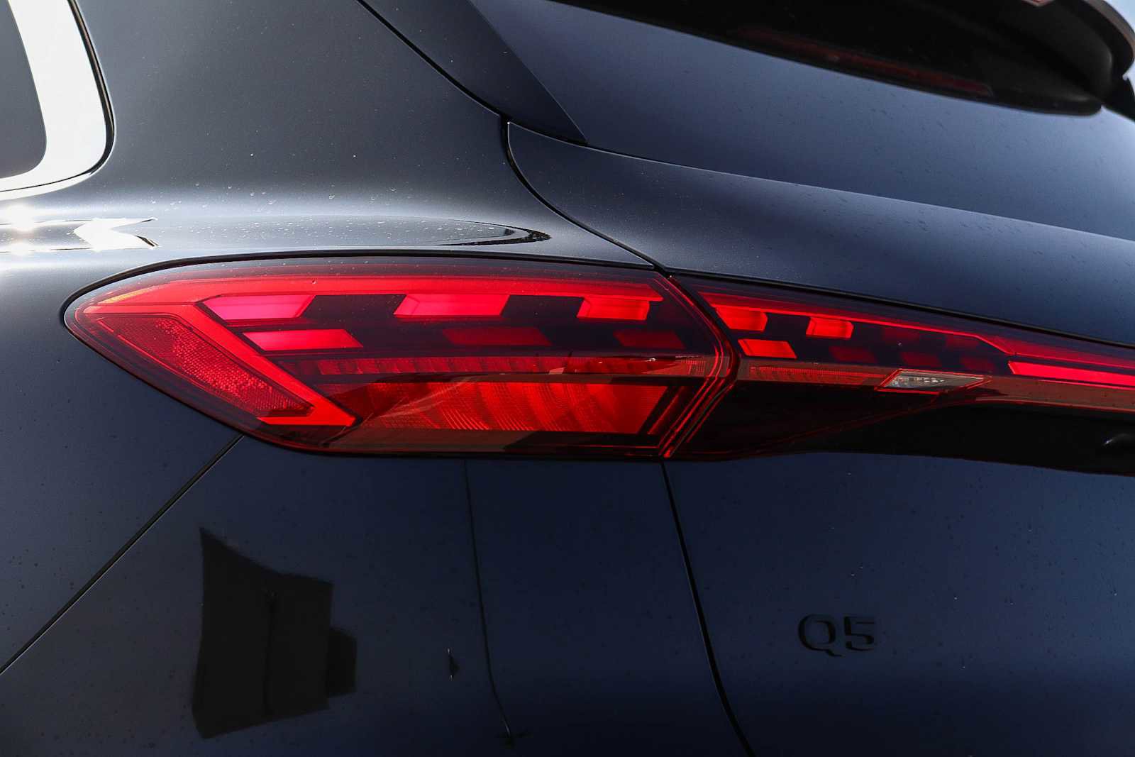 Used 2025 Audi Q5 Premium w/ Convenience Package image 12