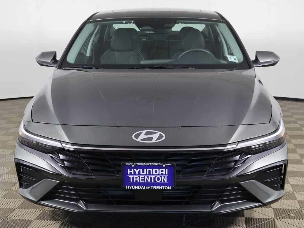 Used 2025 Hyundai Elantra Limited FWD image 13