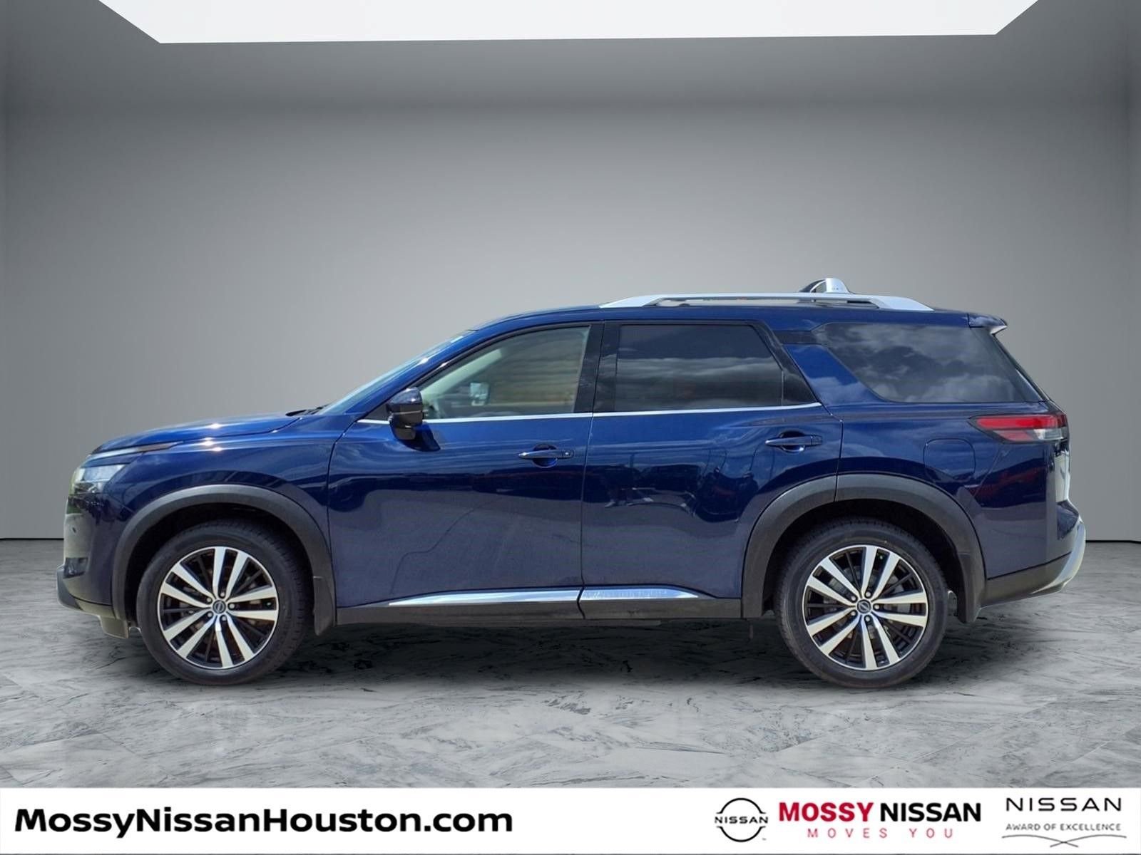 Used 2023 Nissan Pathfinder Platinum FWD image 5