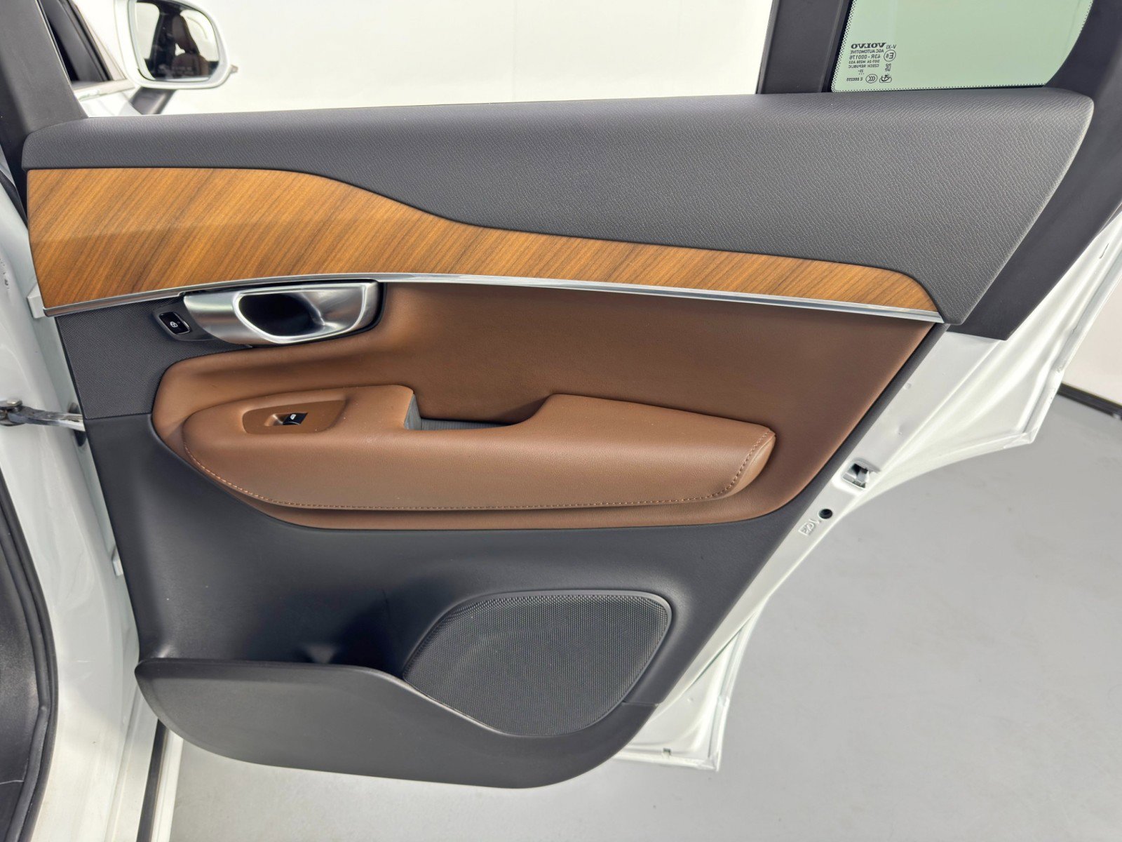 Used 2024 Volvo XC90 T8 Plus image 47