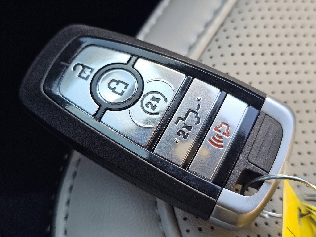 Used 2024 Ford F150 Lightning Platinum AWD/4WD image 39