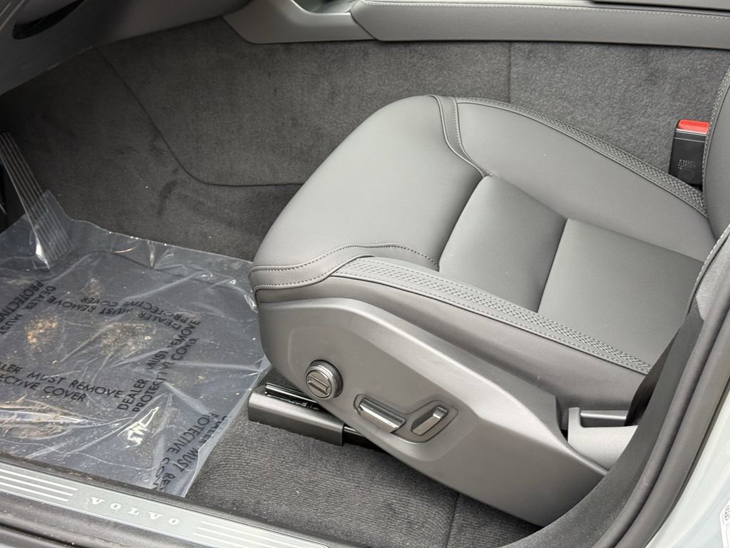 New 2026 Volvo XC90 B6 Plus w/ Protection Package Premier image 15