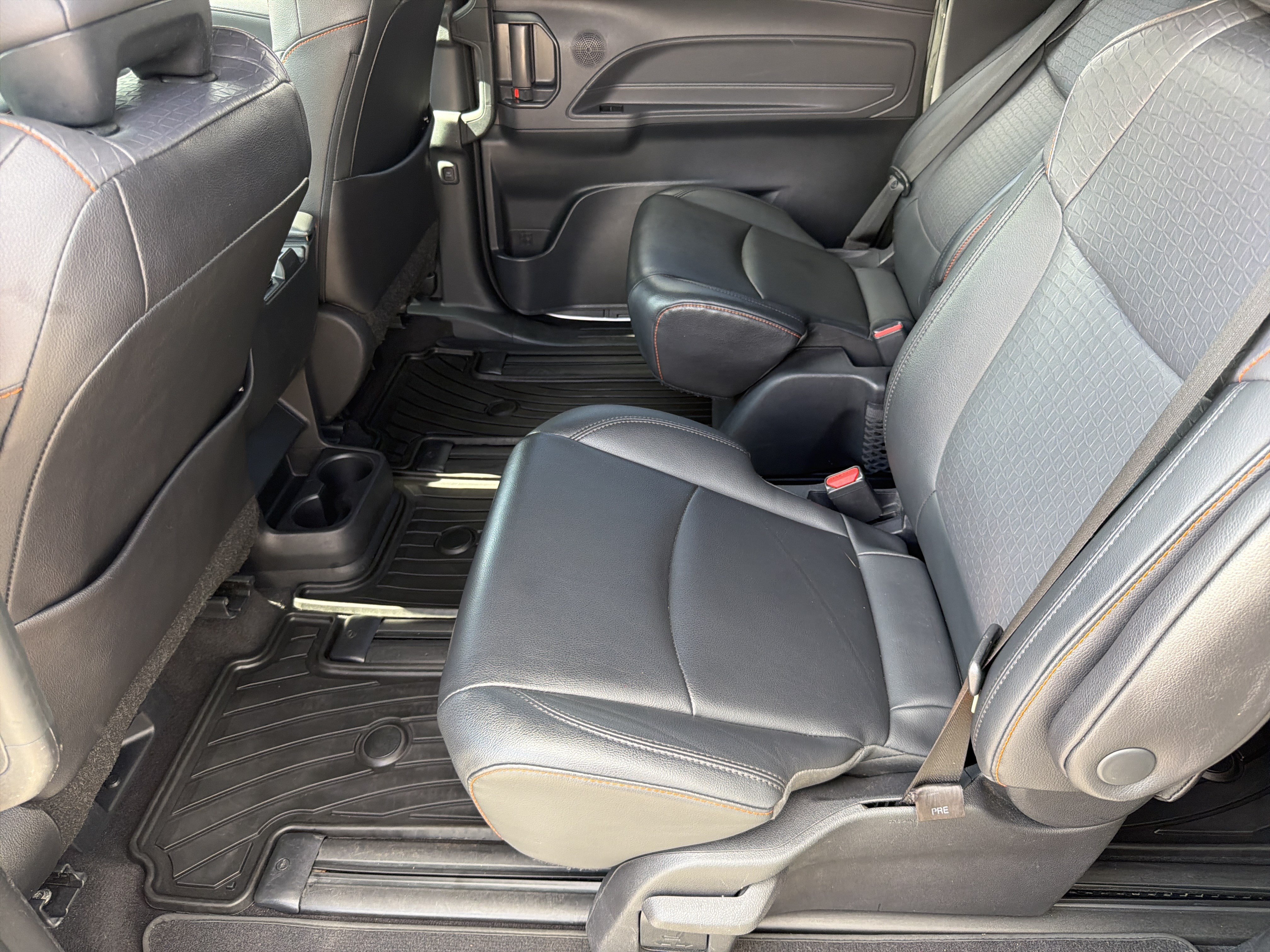 Used 2022 Toyota Sienna XSE FWD image 28
