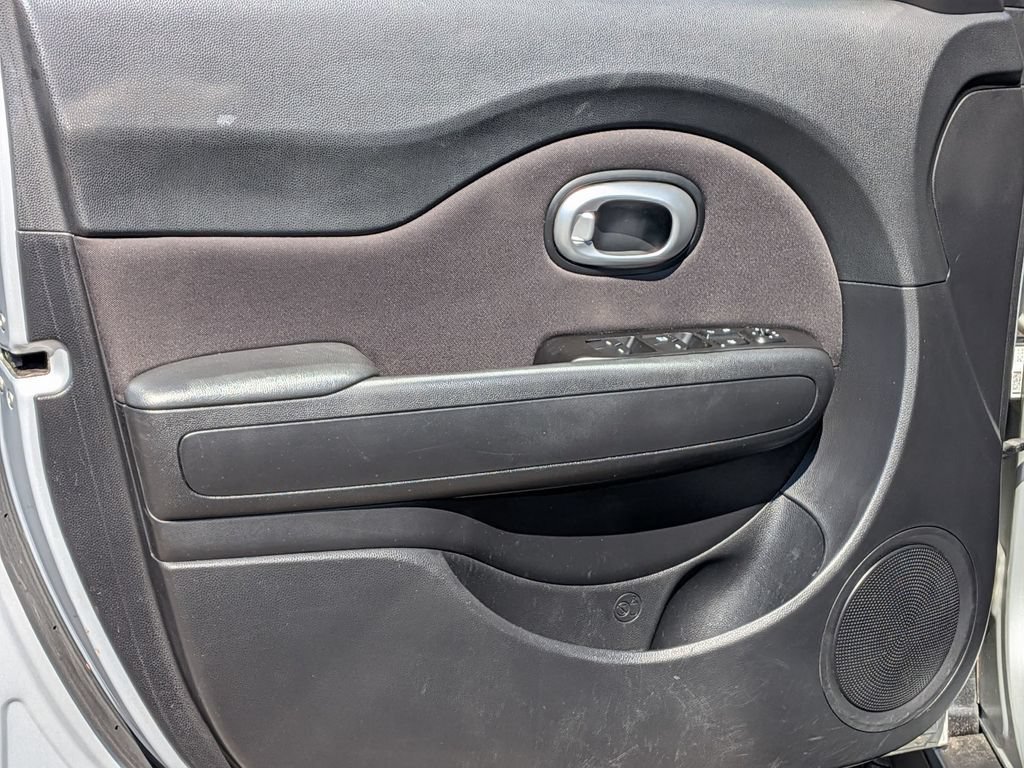 Used 2015 Kia Soul FWD image 13