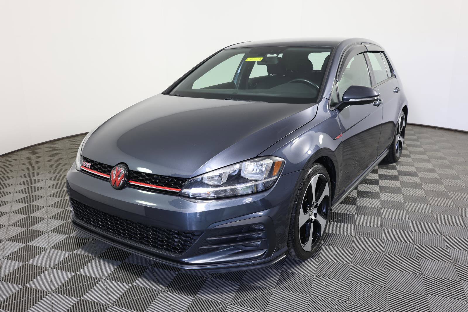 Used 2018 Volkswagen Golf S FWD image 1