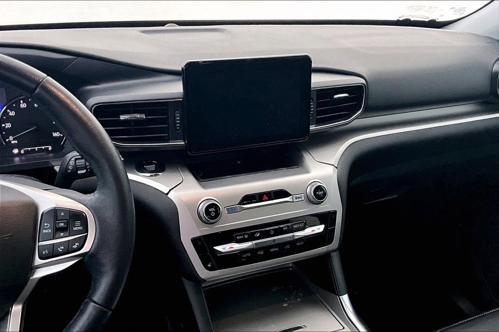 Used 2022 Ford Explorer XLT w/ Equipment Group 202A image 8