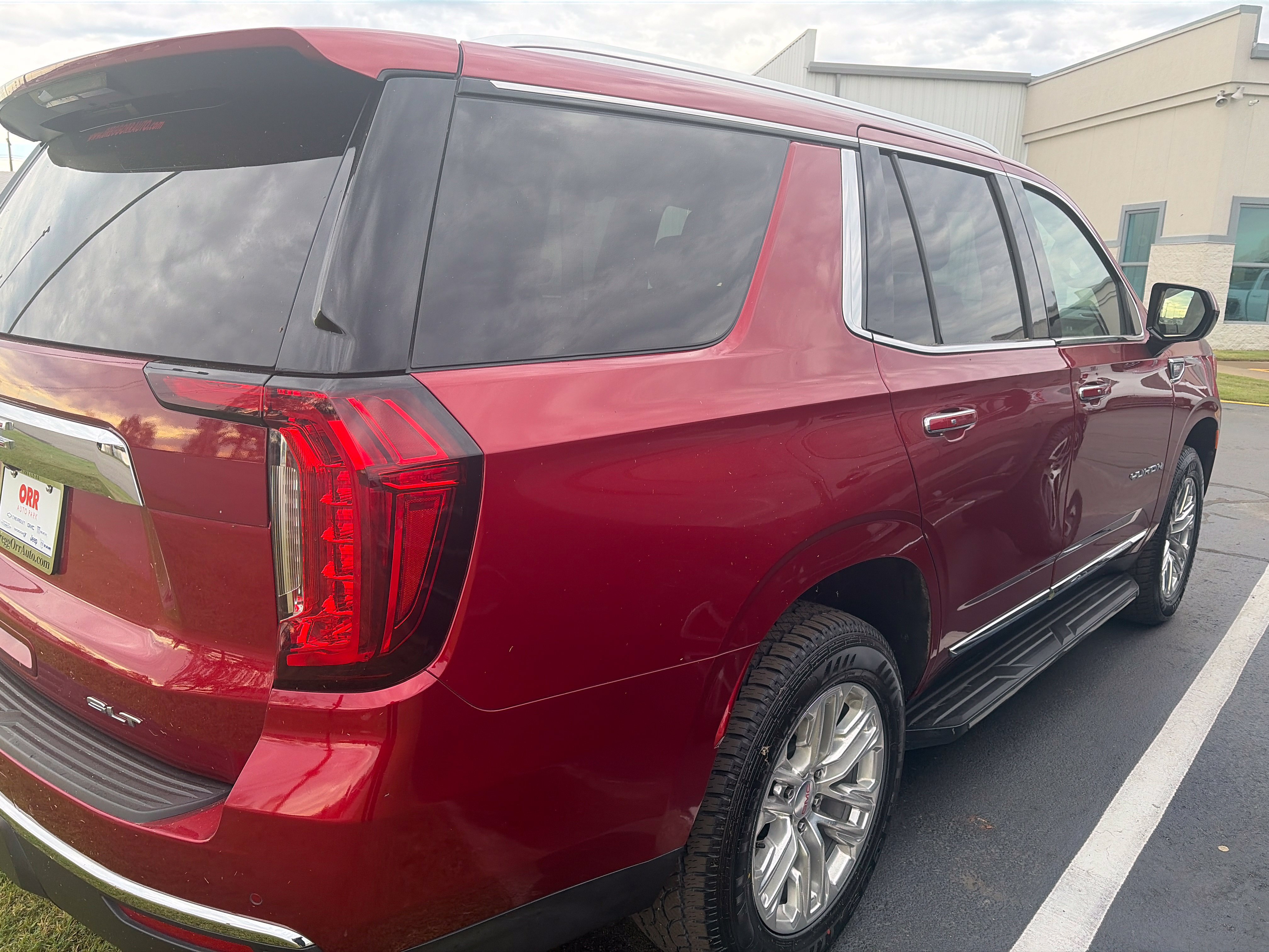 Used 2024 GMC Yukon SLT AWD/4WD image 6