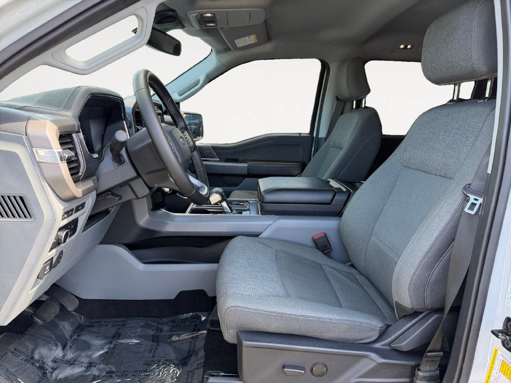 Used 2024 Ford F150 Lightning XLT AWD/4WD image 7