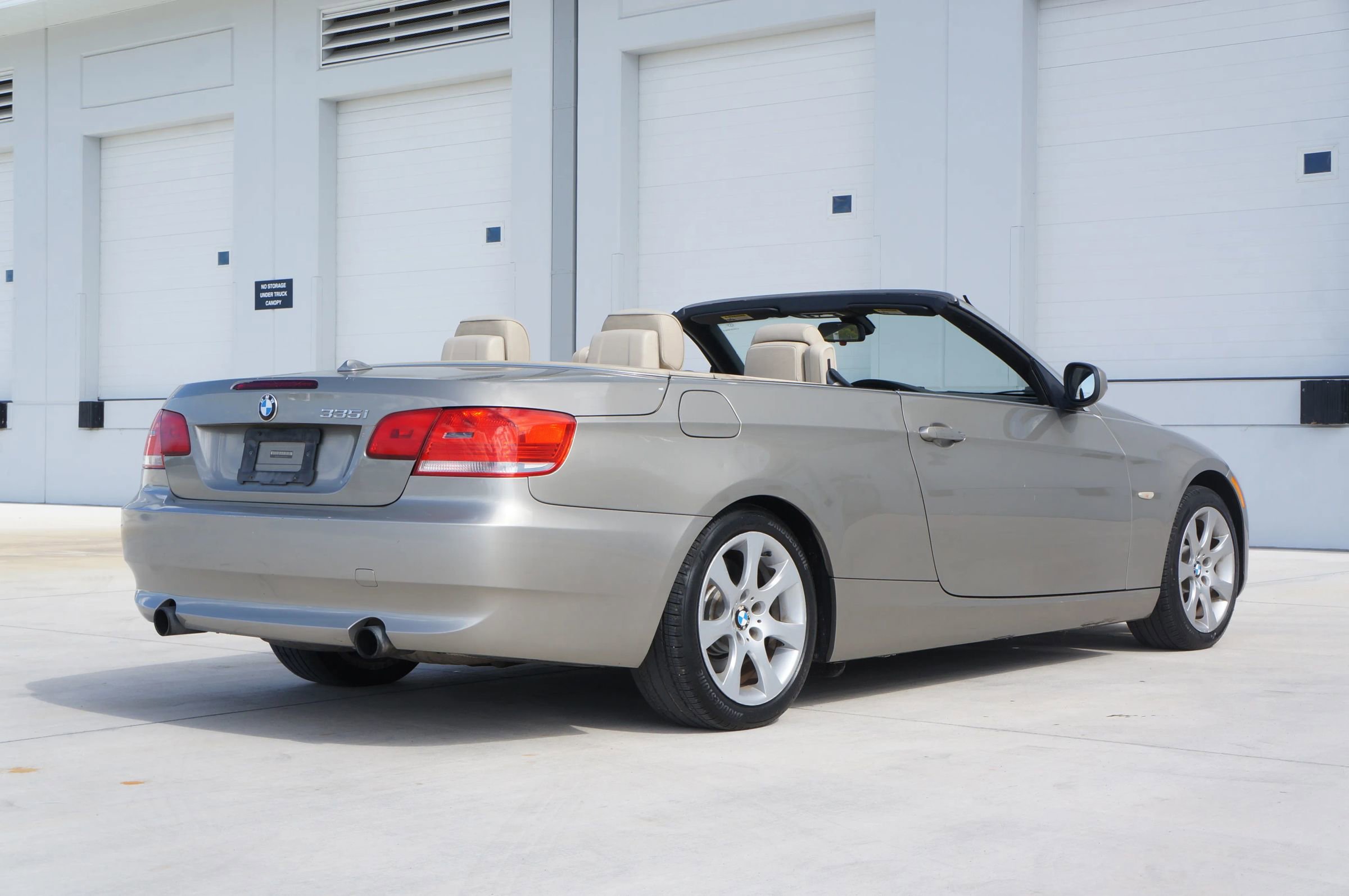 Used 2010 BMW 335i Convertible image 15