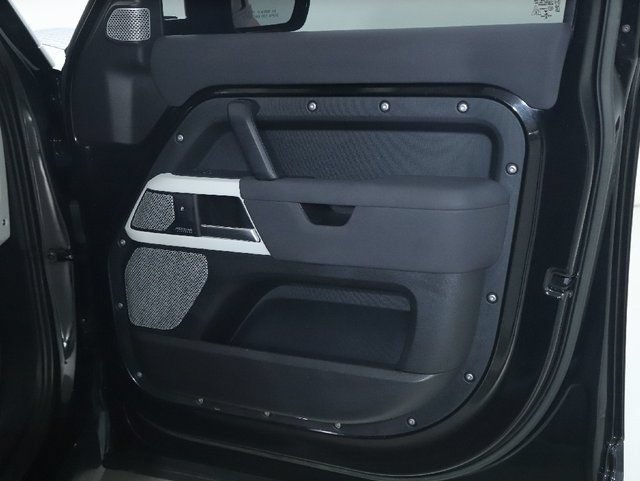 Certified 2023 Land Rover Defender 130 SE AWD/4WD image 38