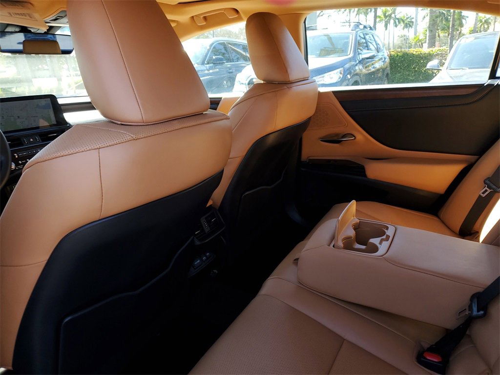 Used 2024 Lexus ES 300h w/ Premium Package image 10