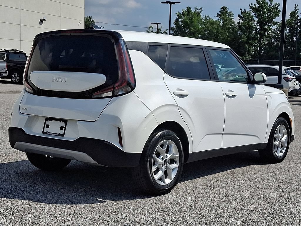 Used 2023 Kia Soul LX w/ Option Group 015 FWD image 9