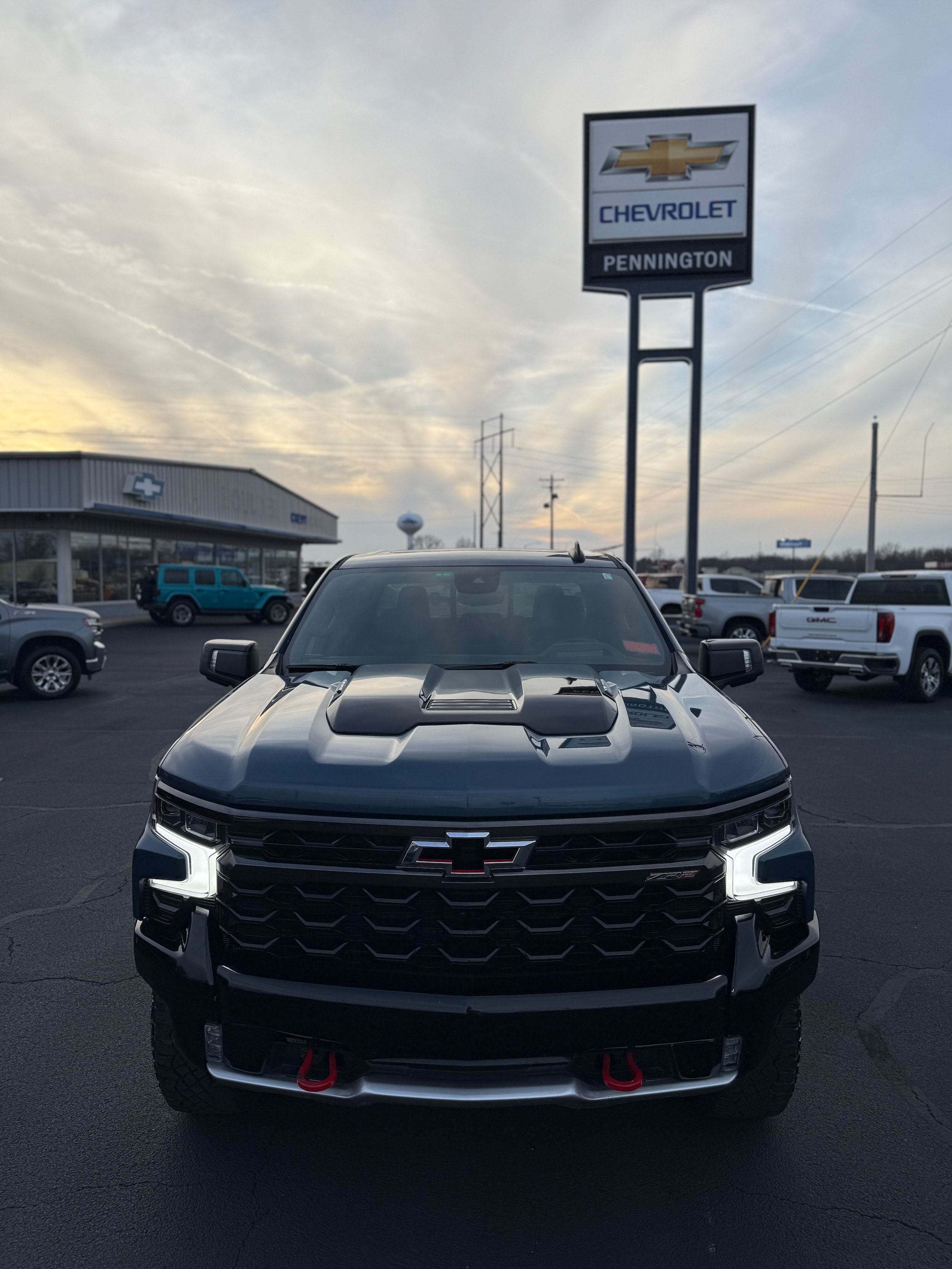 Used 2024 Chevrolet Silverado 1500 ZR2 w/ Technology Package AWD/4WD image 2