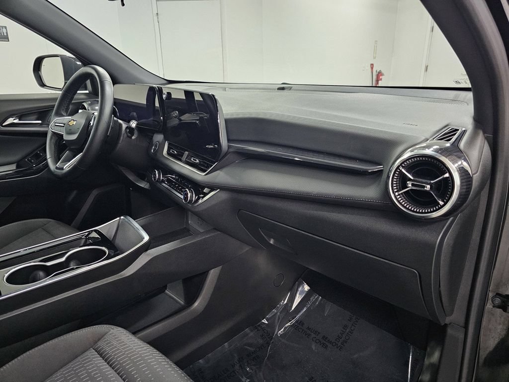 Used 2025 Chevrolet Equinox LT FWD image 11