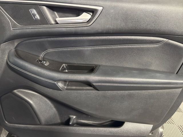 Used 2016 Ford Edge Titanium image 23