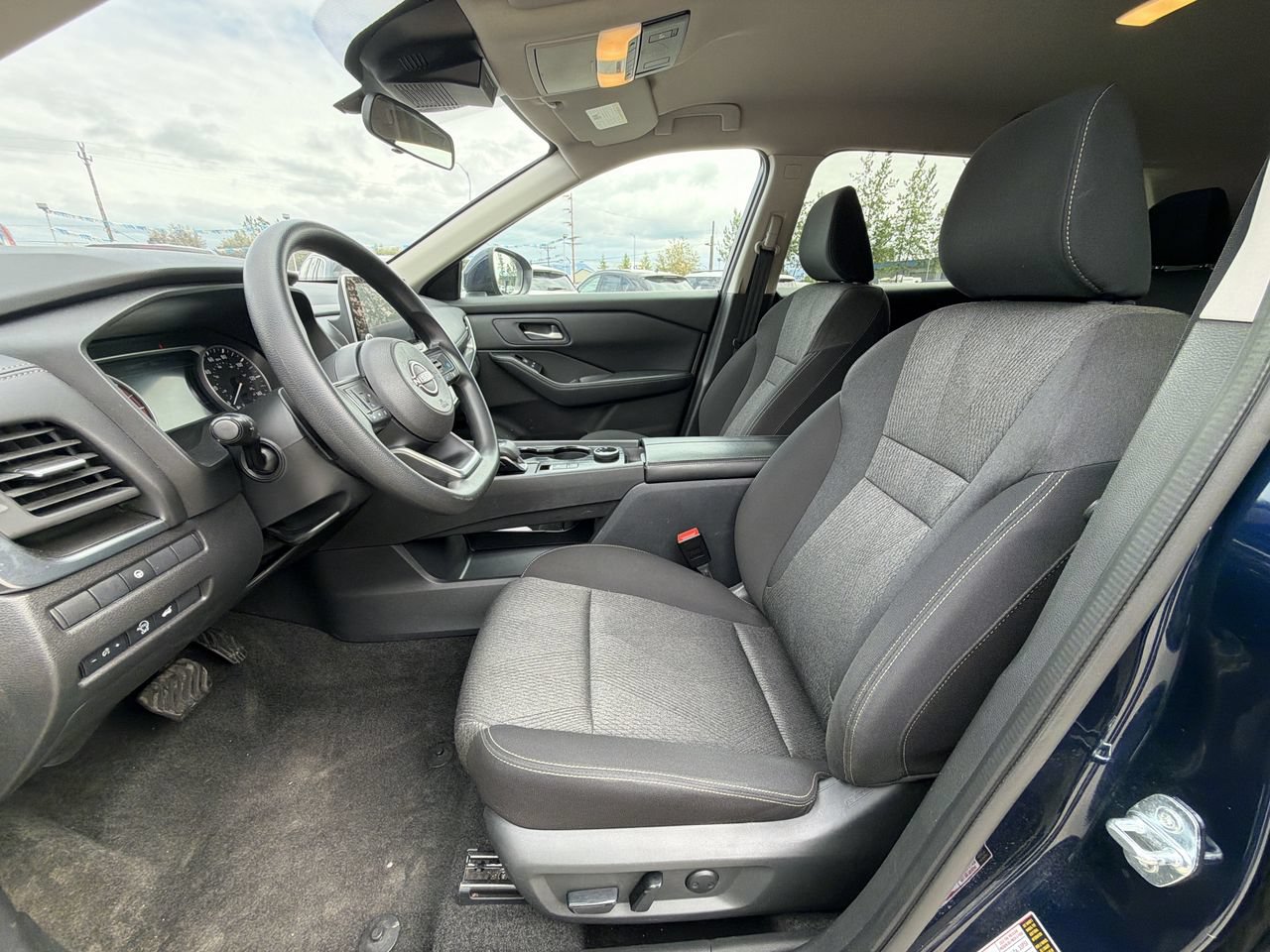 Used 2024 Nissan Rogue SV AWD/4WD image 13