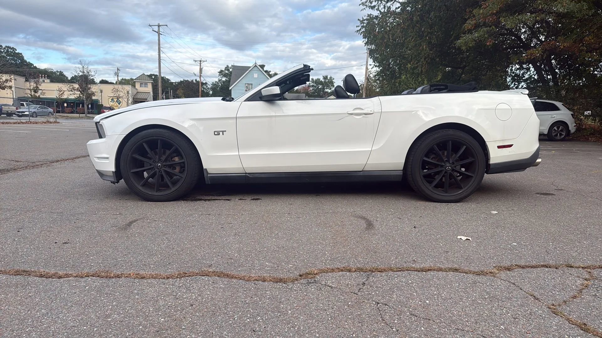 Used 2010 Ford Mustang GT Premium image 4