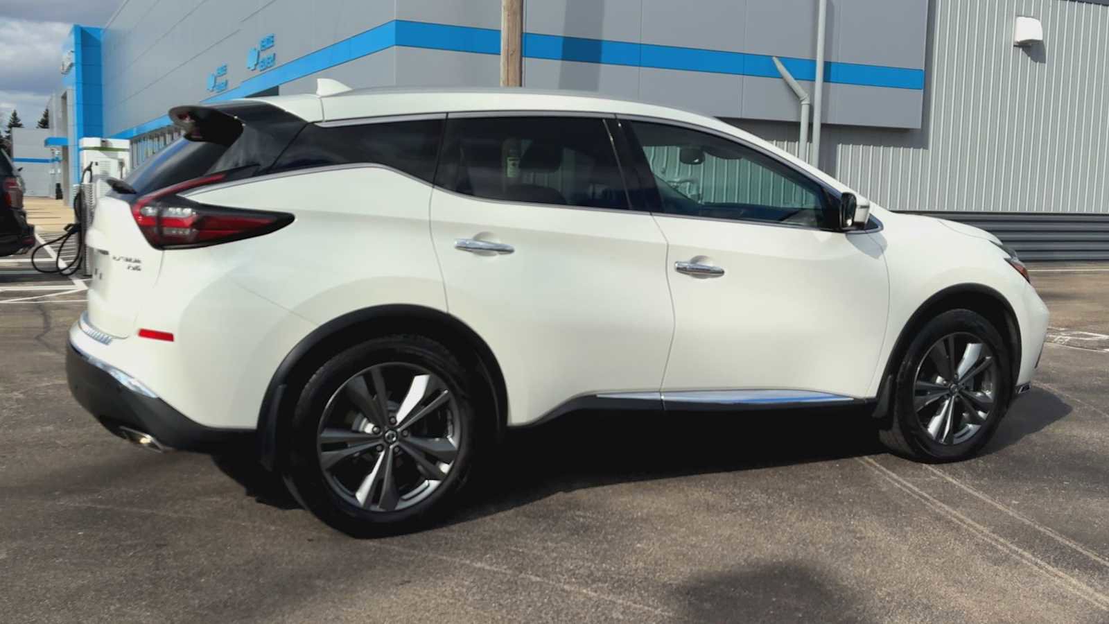 Used 2020 Nissan Murano Platinum image 2