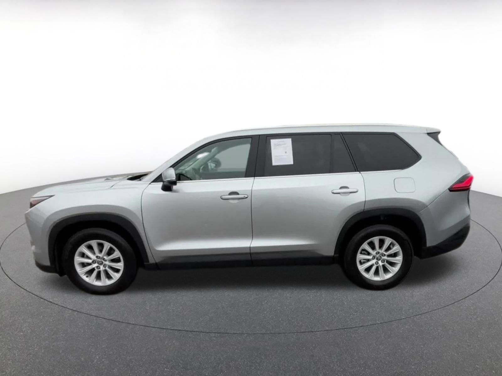 Used 2024 Toyota Grand Highlander XLE image 9