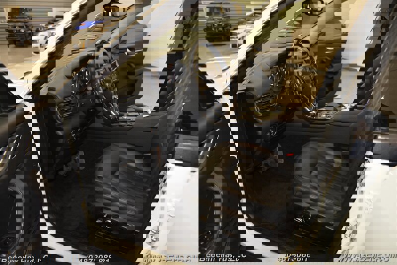 Used 2021 Maserati Levante image 10