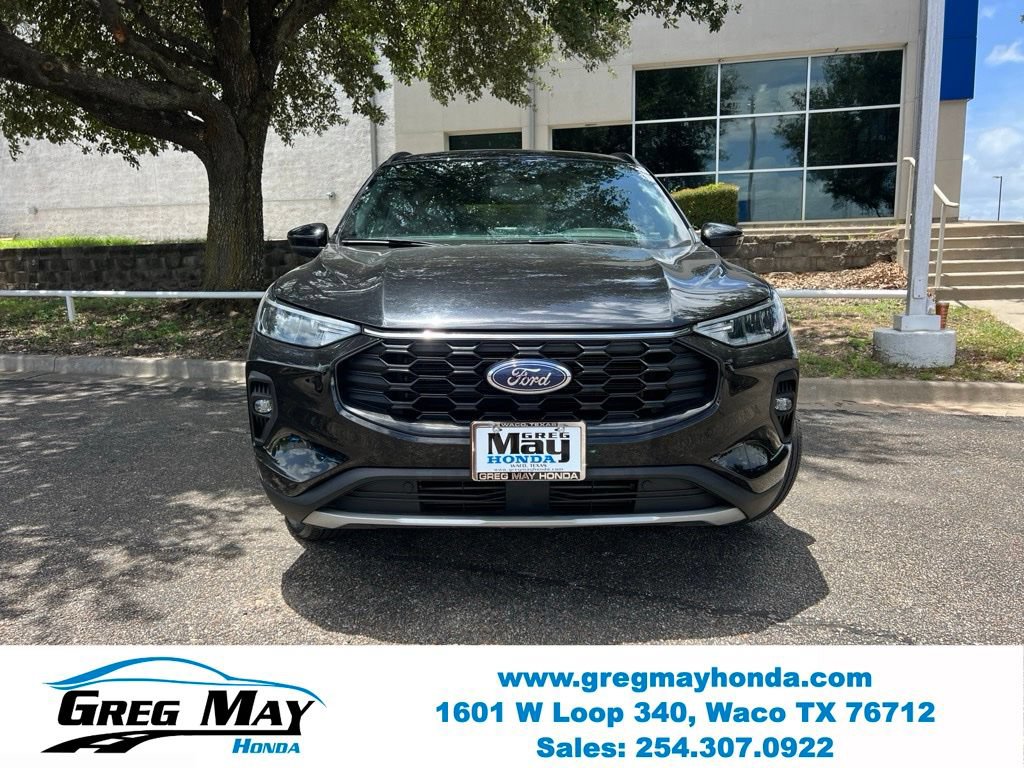 Used 2025 Ford Escape ST-Line Select AWD/4WD image 2