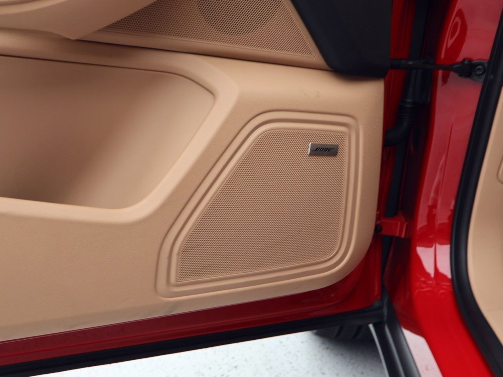 Certified 2025 Porsche Macan AWD/4WD image 14