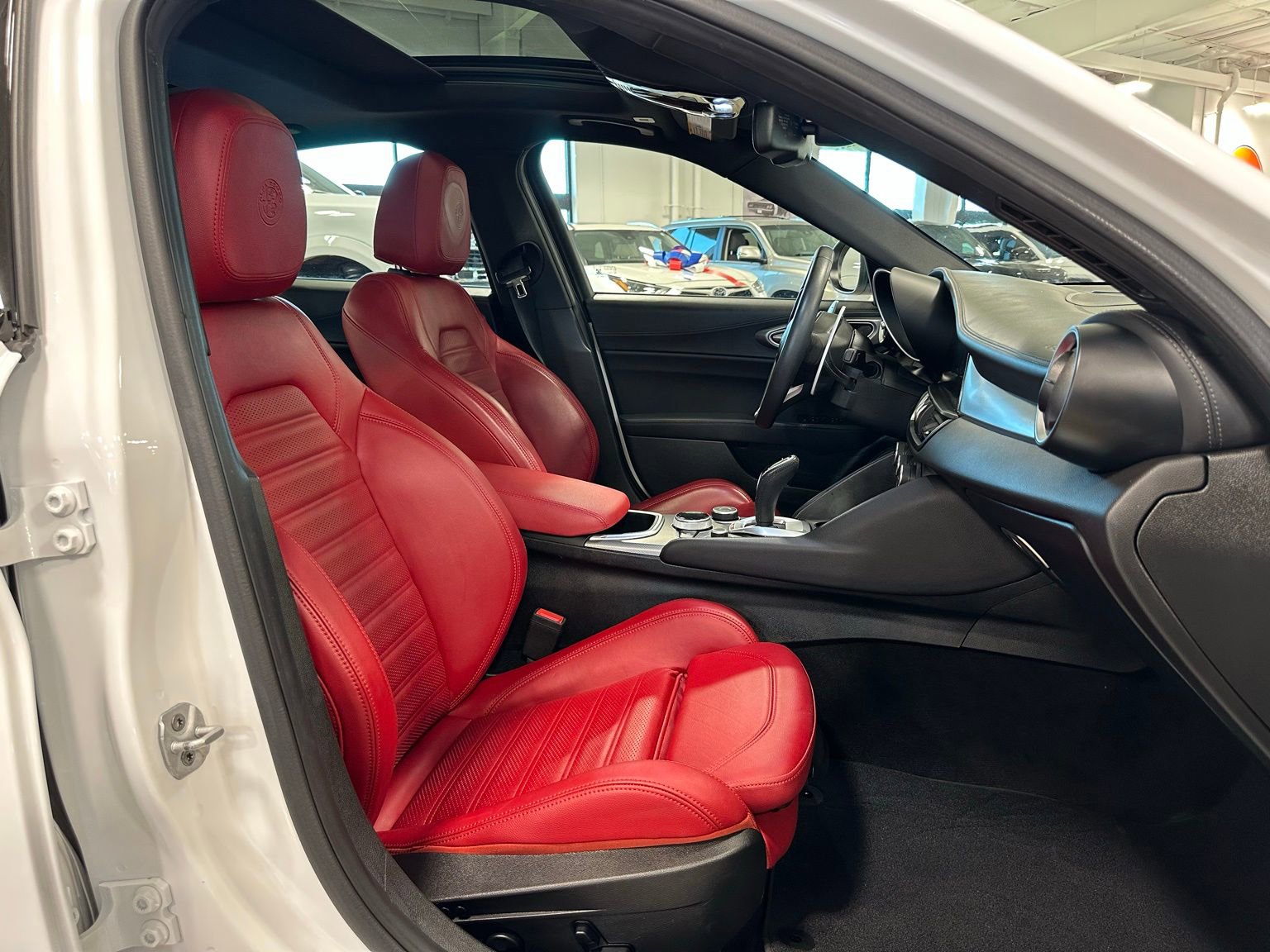 Used 2024 Alfa Romeo Giulia Veloce image 41