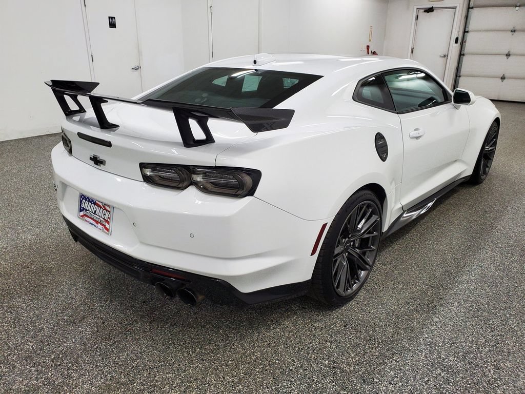Used 2021 Chevrolet Camaro ZL1 w/ LPO, ZL1 Protection Package RWD image 4