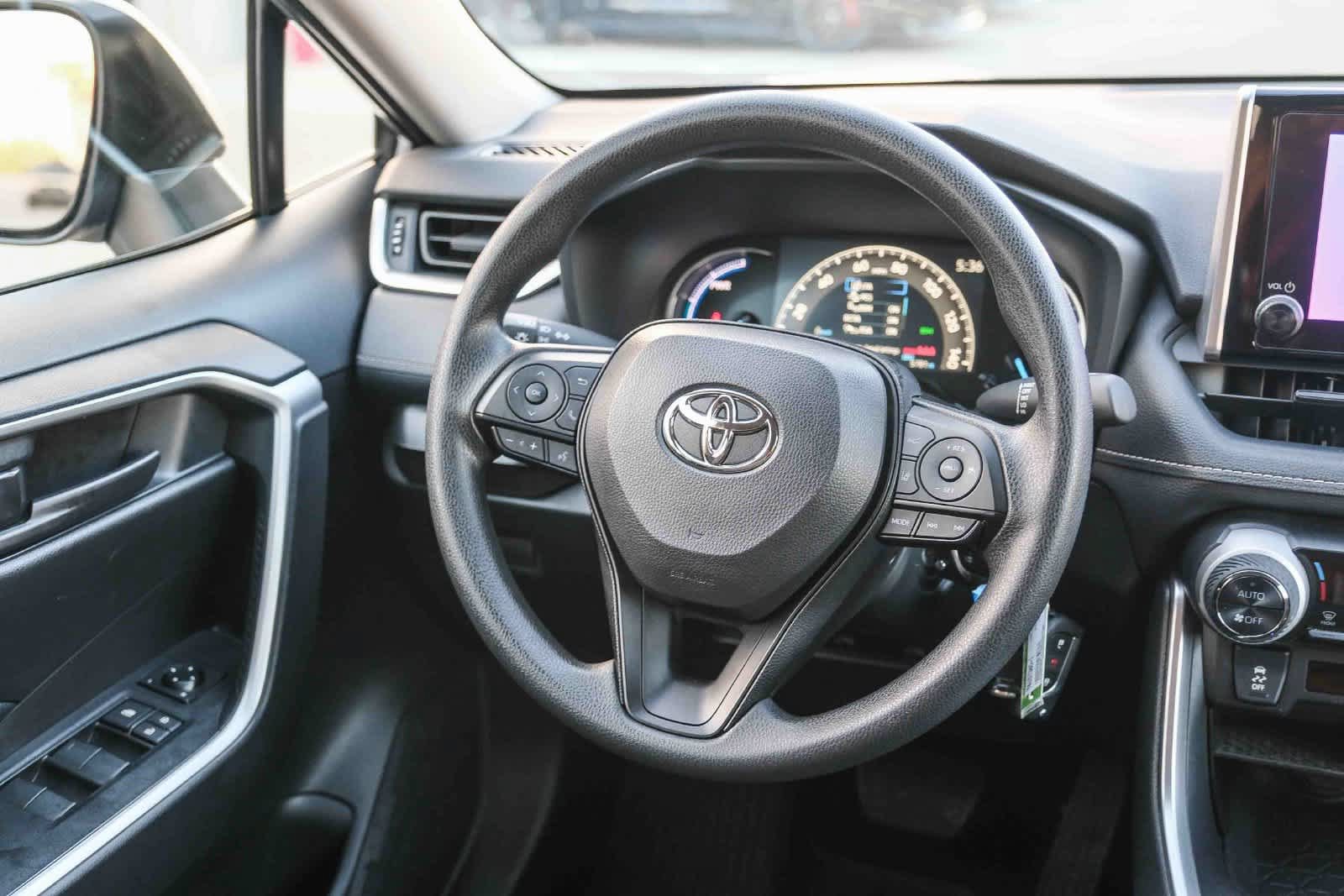 Certified 2025 Toyota RAV4 LE AWD/4WD image 17