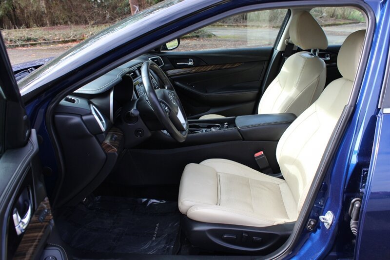 Used 2018 Nissan Maxima Platinum w/ Interior Lighting Package image 10