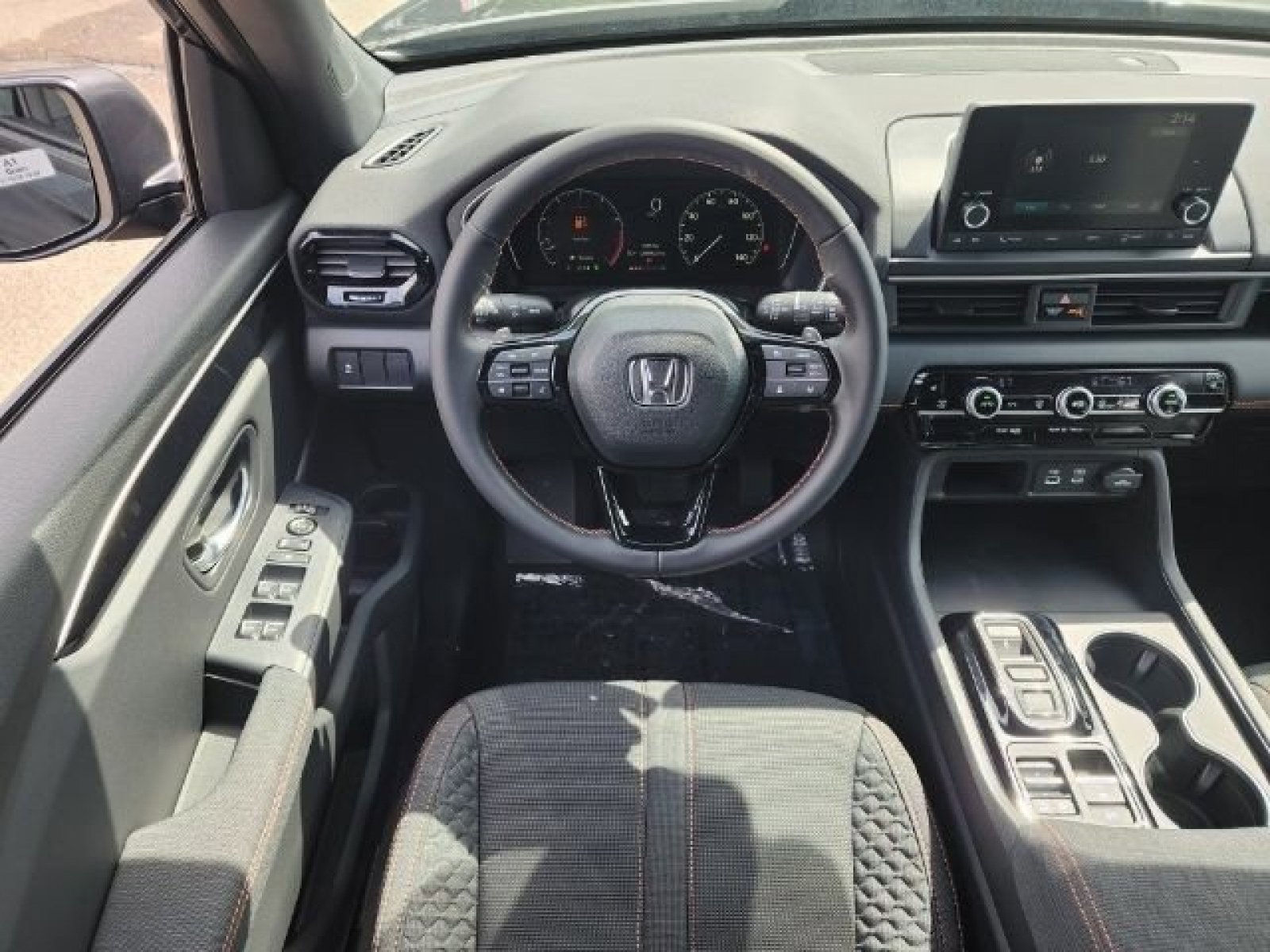 Used 2025 Honda Pilot Sport image 5