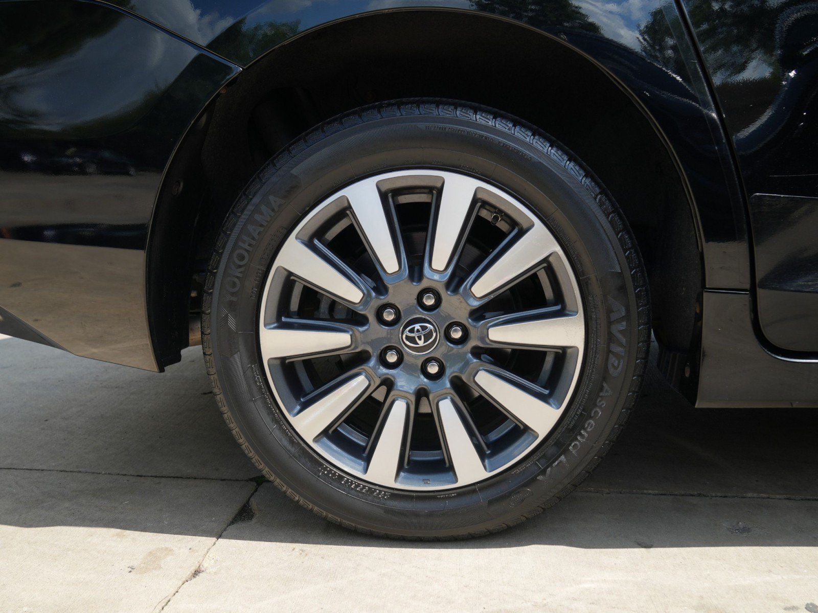 Used 2020 Toyota Sienna XLE Premium AWD/4WD image 47