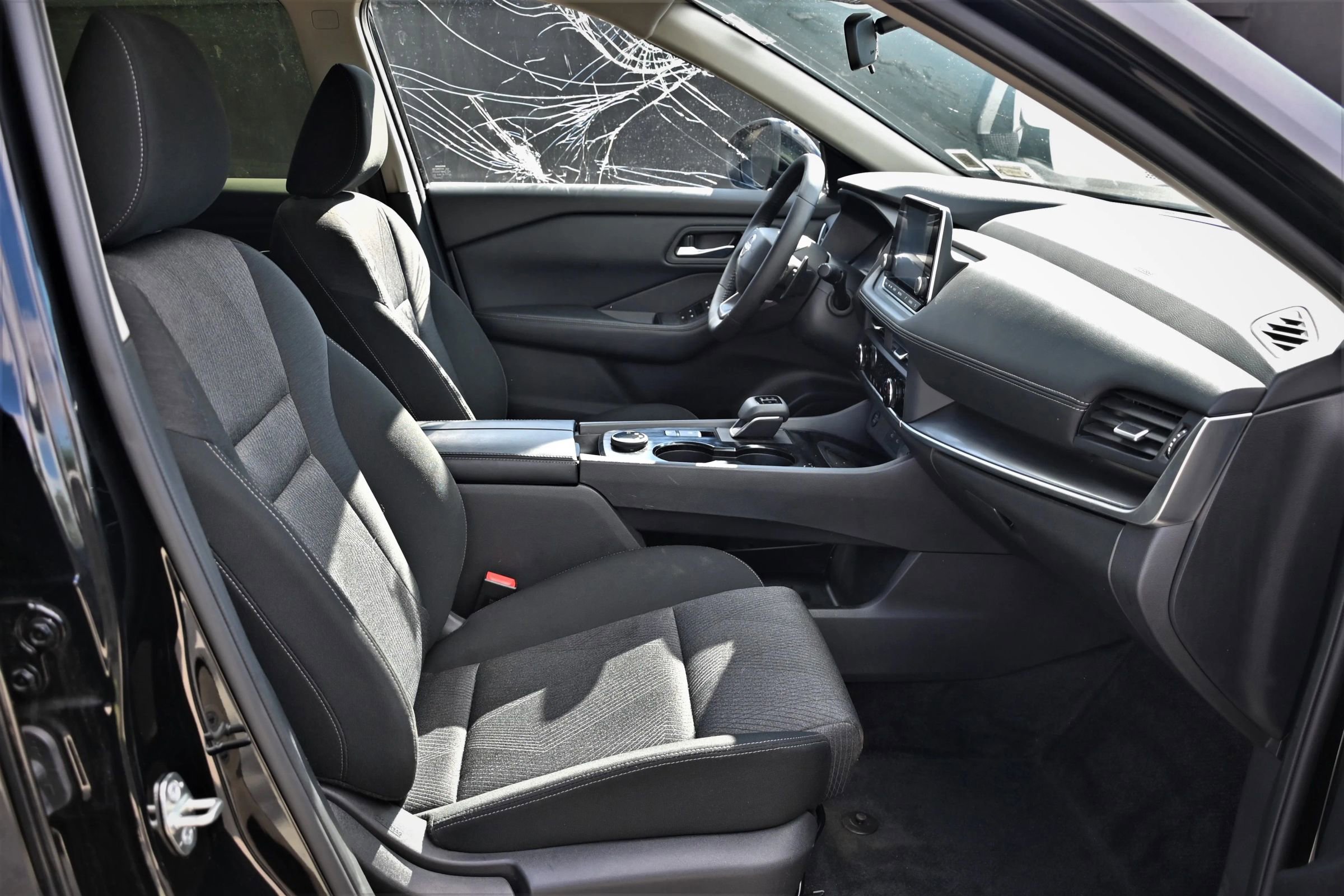 Used 2025 Nissan Rogue SV image 13