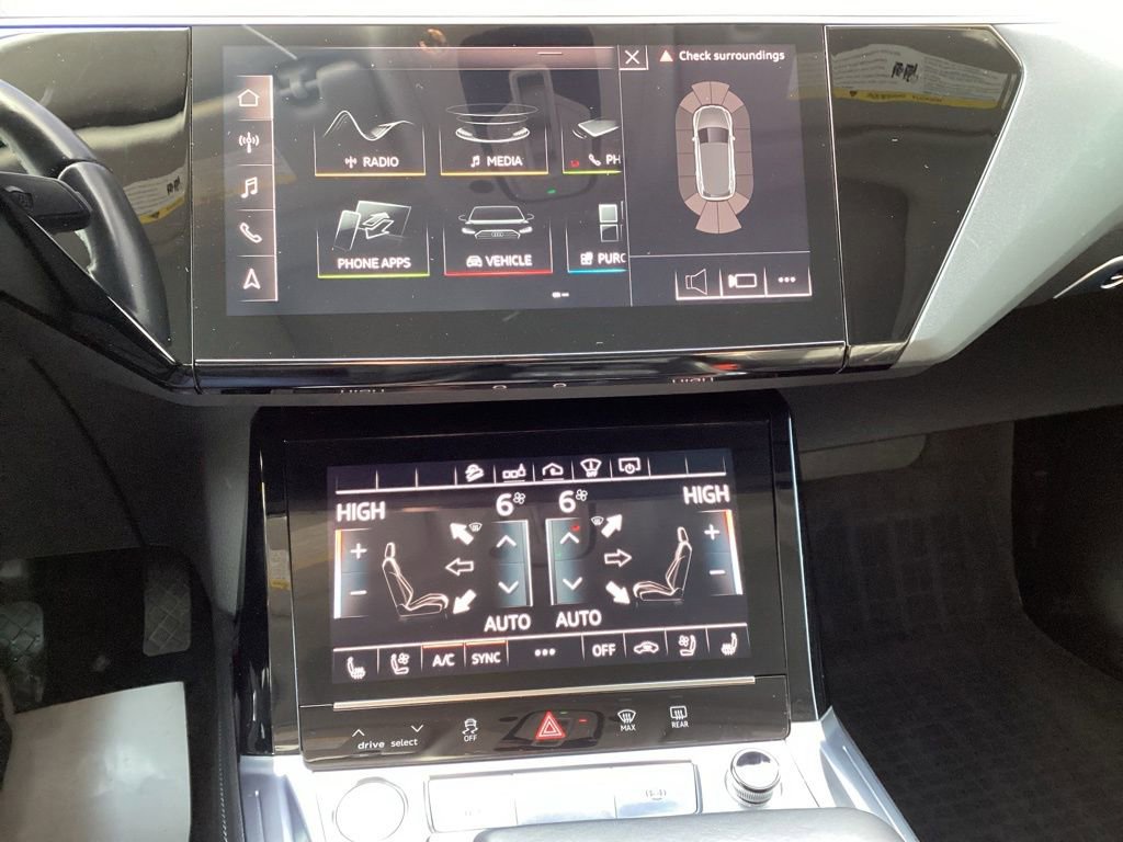 Used 2019 Audi e-tron Prestige w/ Prestige Package image 3
