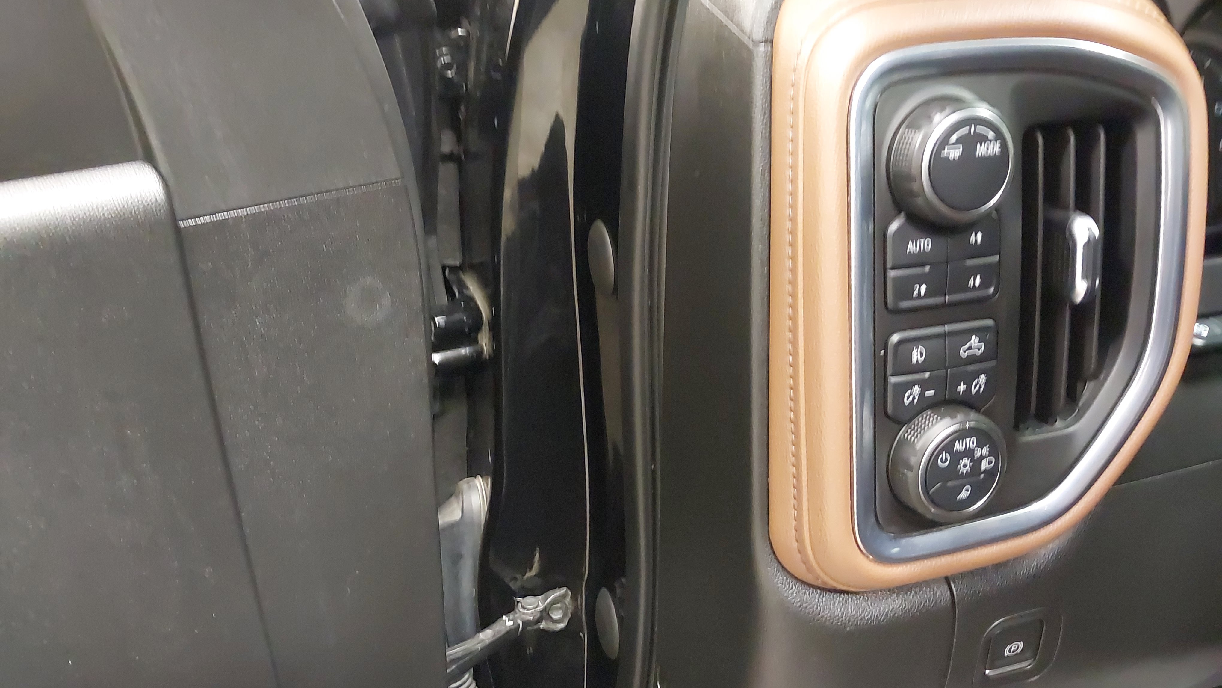 Used 2021 Chevrolet Silverado 1500 High Country w/ Technology Package AWD/4WD image 23