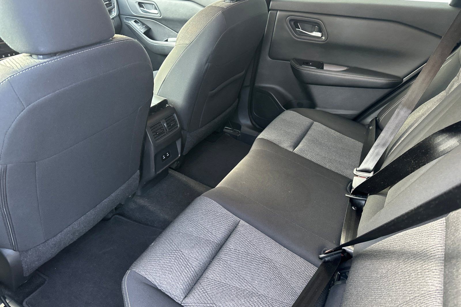 Used 2024 Nissan Rogue SV image 13