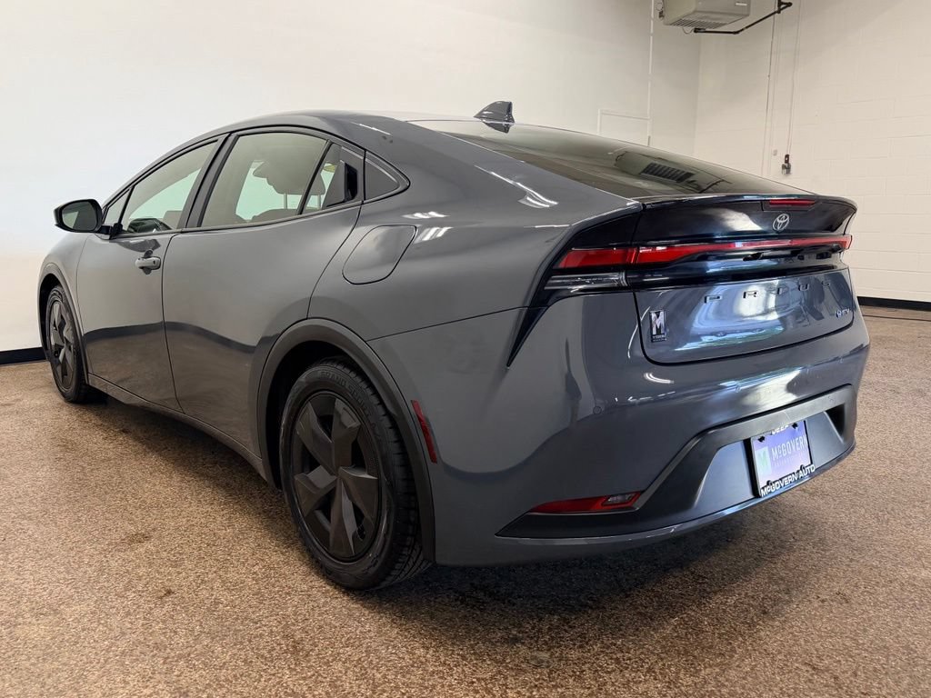 Used 2023 Toyota Prius LE FWD image 3