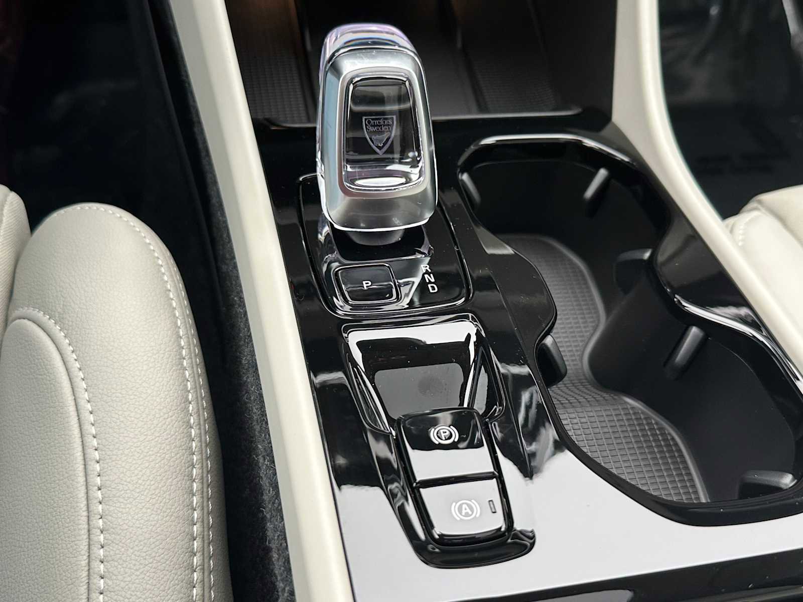 New 2026 Volvo XC40 B5 Plus w/ Protection Package Premier image 31