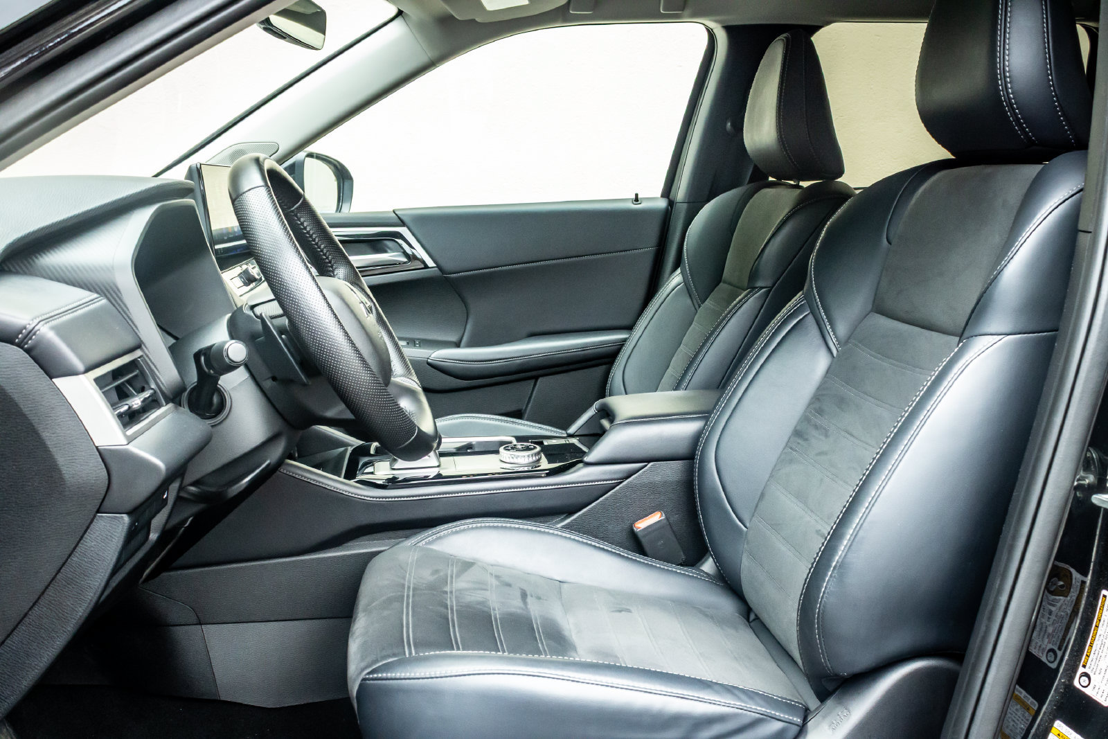 Used 2025 Mitsubishi Outlander SE AWD/4WD image 12