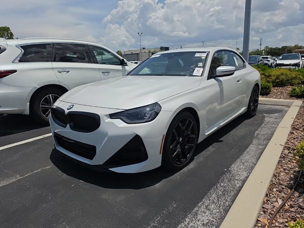 Used 2025 BMW 230i Coupe w/ M Sport Package RWD image 5