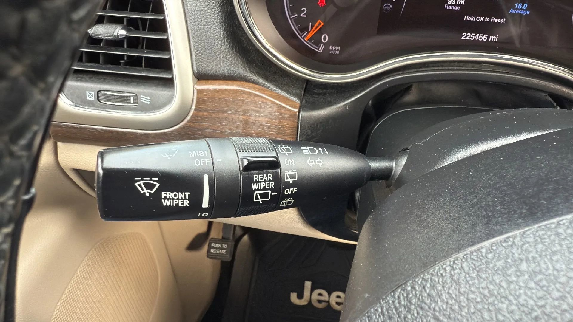 Used 2014 Jeep Grand Cherokee Laredo w/ Quick Order Package 23E AWD/4WD image 13