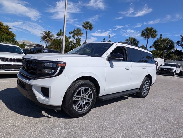 Certified 2025 Ford Expedition Active image 3