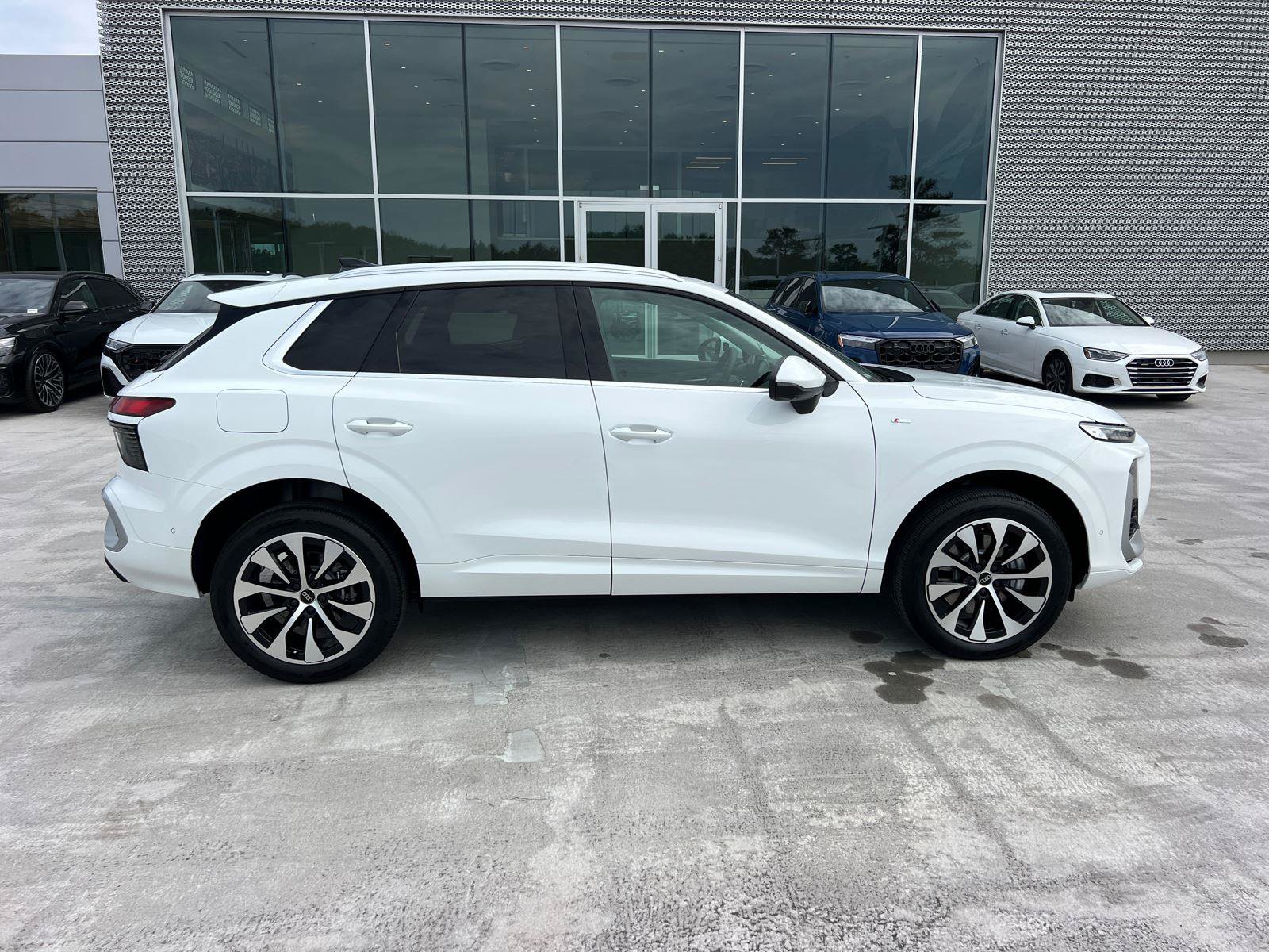 New 2026 Audi Q3 quattro 2.0T AWD/4WD image 4