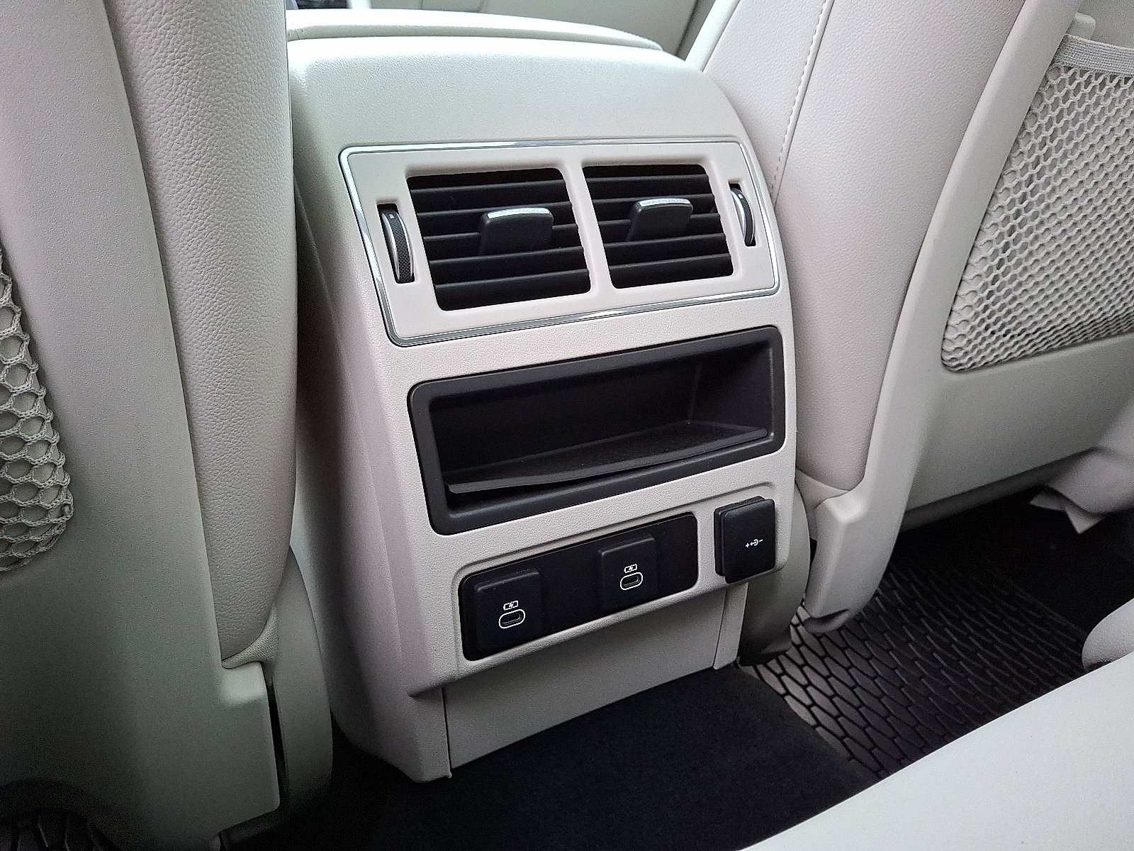 Used 2022 Jaguar F-PACE S image 11