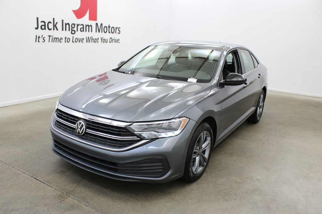 Used 2024 Volkswagen Jetta SE FWD image 2