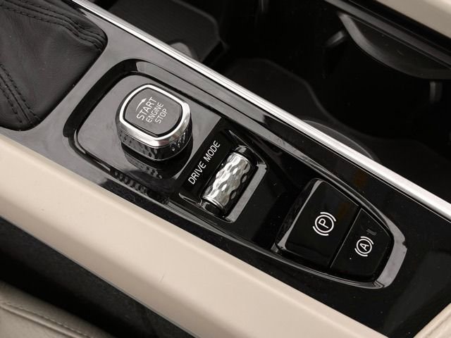Used 2020 Volvo XC60 T5 Momentum w/ Protection Package Premier AWD/4WD image 23