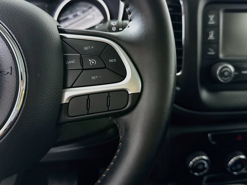 Used 2018 Jeep Compass Latitude AWD/4WD image 22