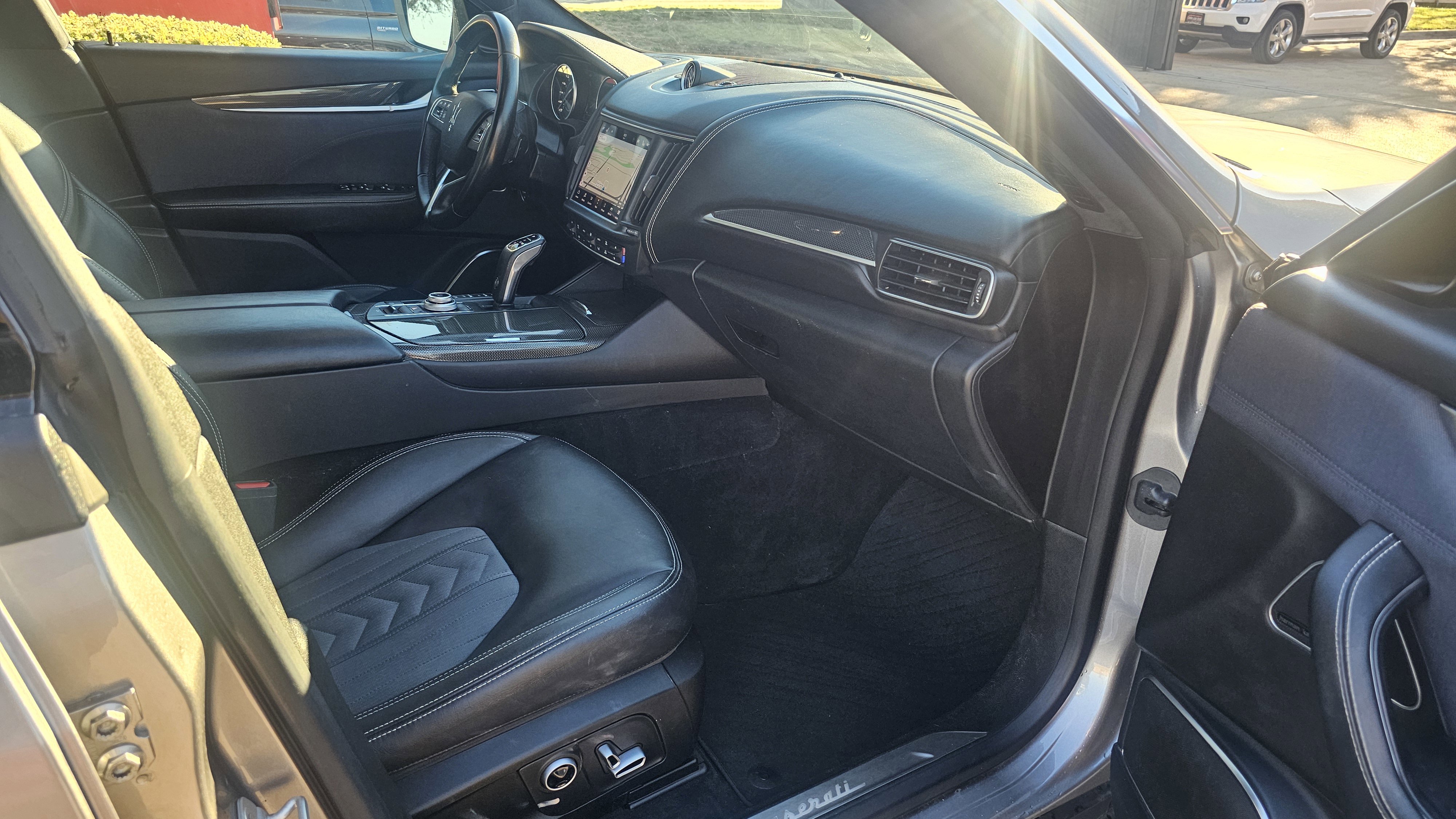 Used 2021 Maserati Levante GranLusso image 32