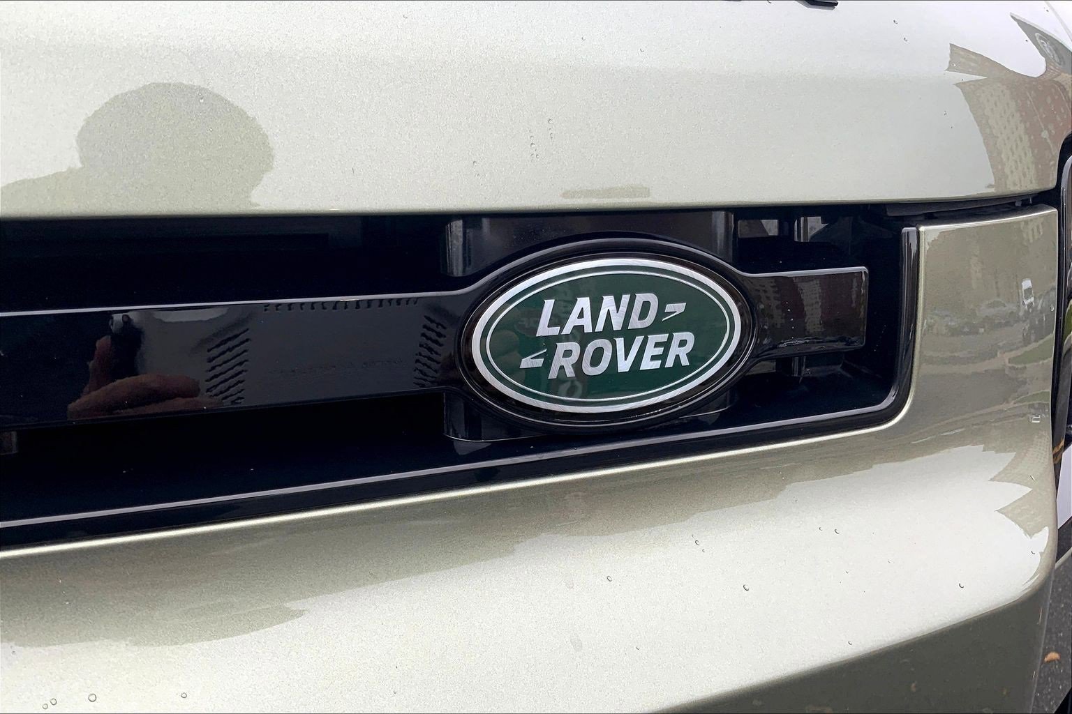 Used 2025 Land Rover Defender 110 X-Dynamic SE image 31