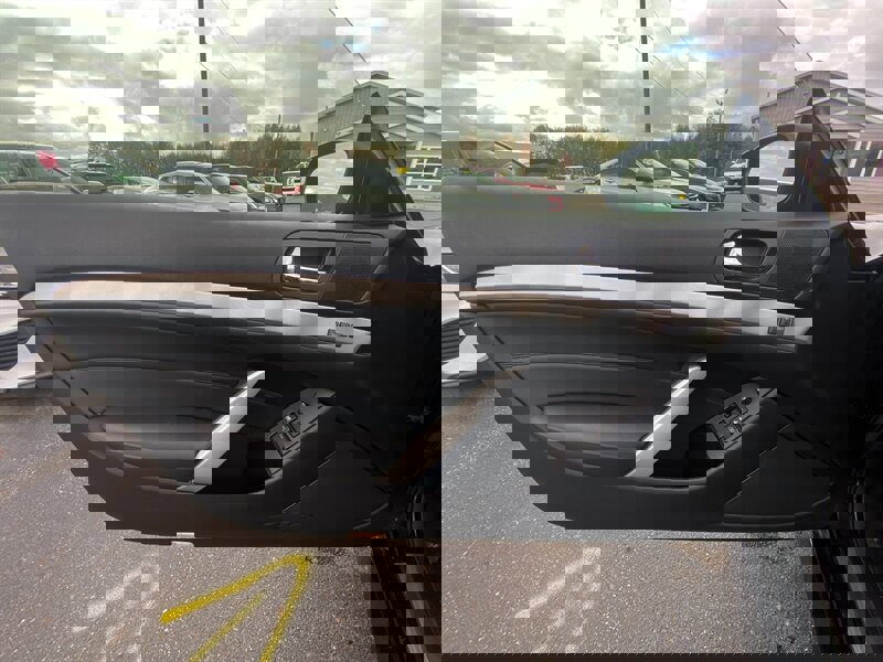 Used 2015 INFINITI Q60 Sport w/ Premium Package image 16